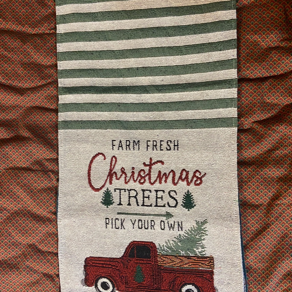 Mainstream International TAPESTRY Table Runner Farm Fresh Xmas Tree Truck EUC